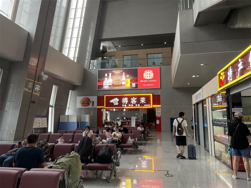 新鄉(xiāng)高鐵站廣告