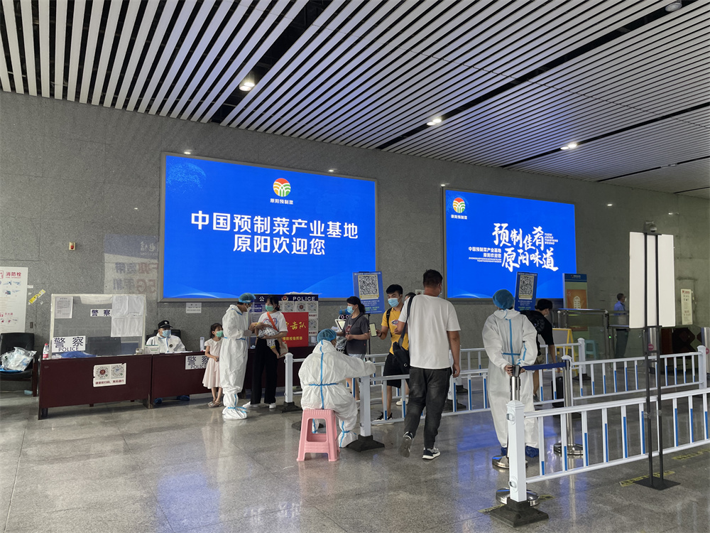 新鄉(xiāng)高鐵站燈箱廣告