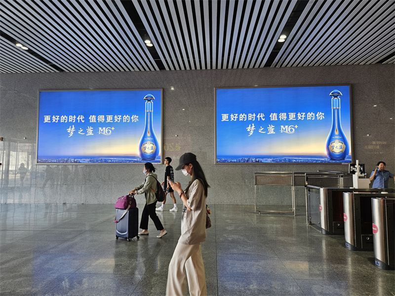 新鄉(xiāng)高鐵站廣告