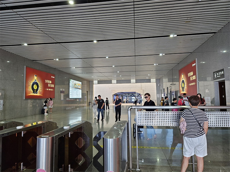 新鄉(xiāng)高鐵站廣告